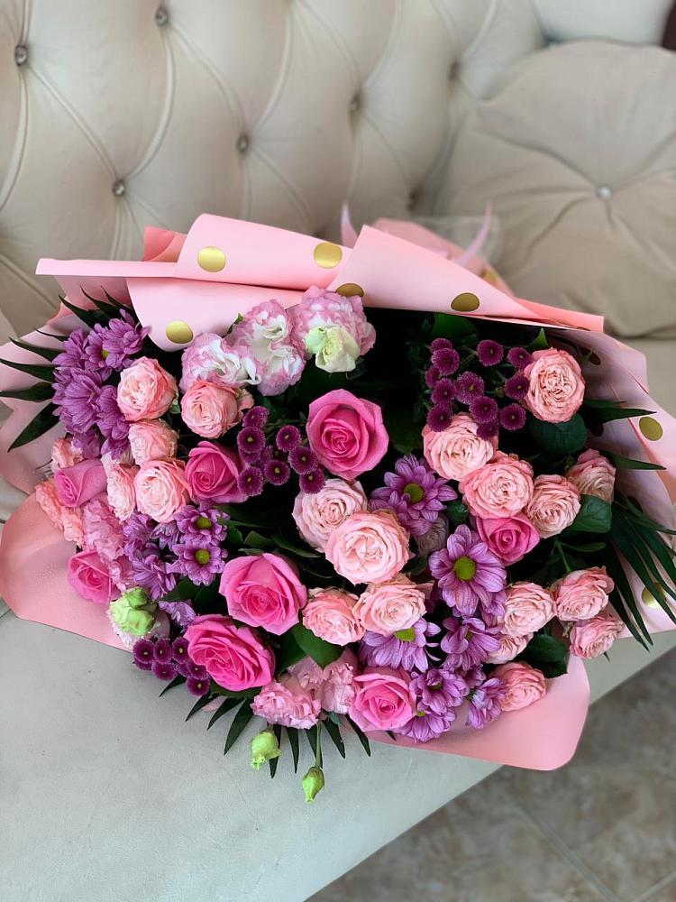 Букет цветов из: Хризантемы, Розы и Лизиантусы в Хатукайском