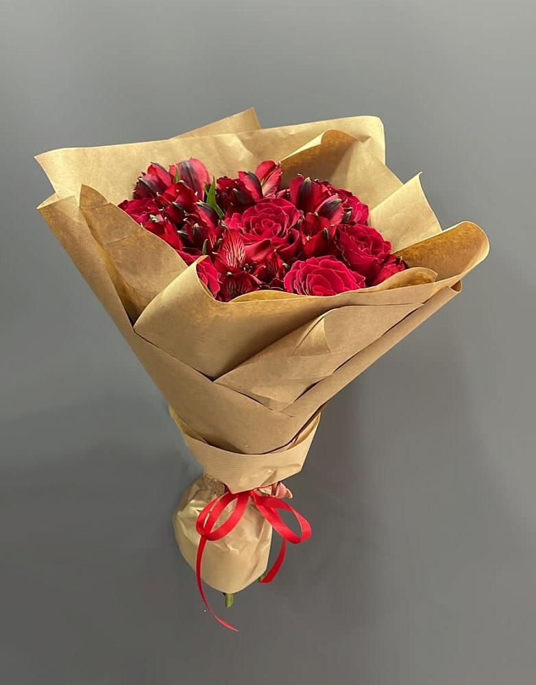 Букет цветов из: Альстромерии и Розы в Хатукайском