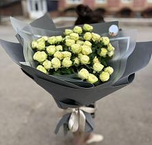 Букет Белые кустовые розы Солинеро в Хатукайском
