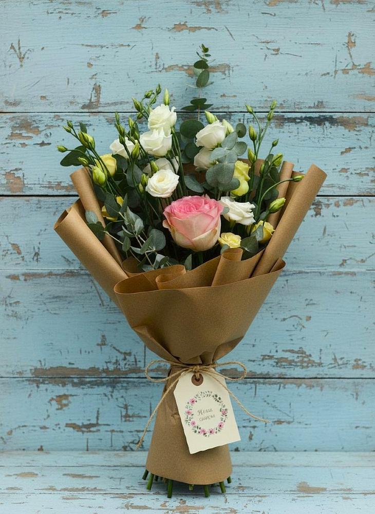 Букет цветов из: Розы и Лизиантусы в Хатукайском