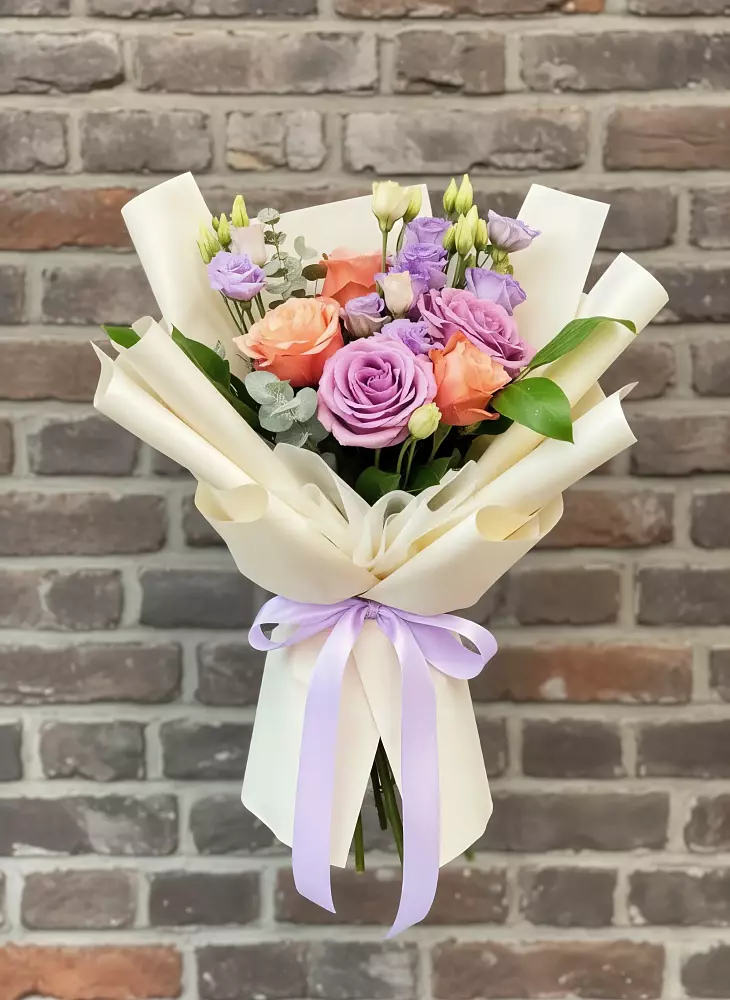 Букет цветов из: Лизиантусы и Розы в Хатукайском