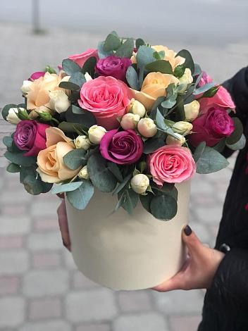 Цветочная композиция из Розы в шляпной коробке в Хатукайском