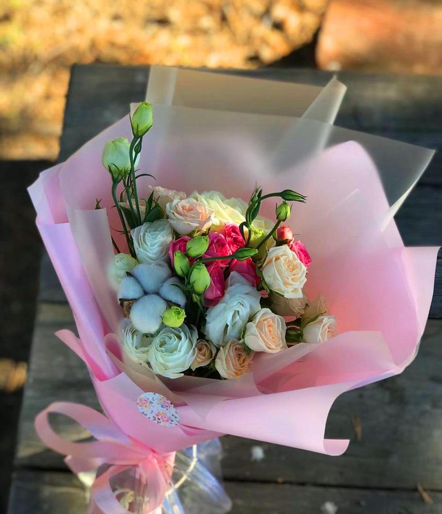 Букет цветов из: Розы и Лизиантусы в Хатукайском