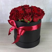 Цветочная композиция из Розы в шляпной коробке в Хатукайском