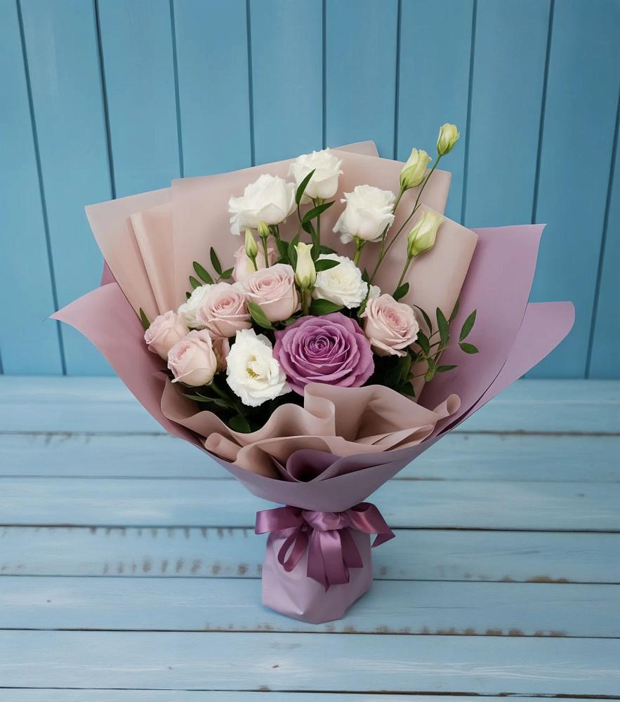 Букет цветов из: Розы и Лизиантусы в Хатукайском